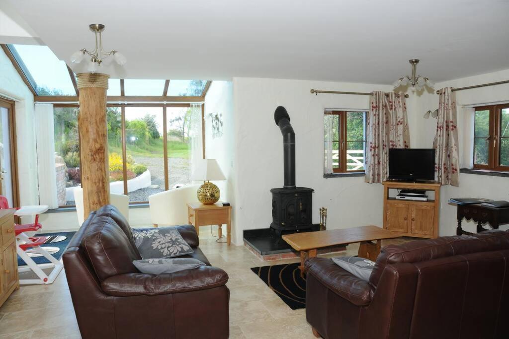 Ty-Hapus Cottage Jordanston 外观 照片