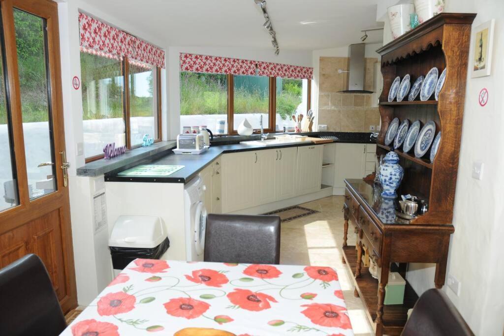 Ty-Hapus Cottage Jordanston 外观 照片
